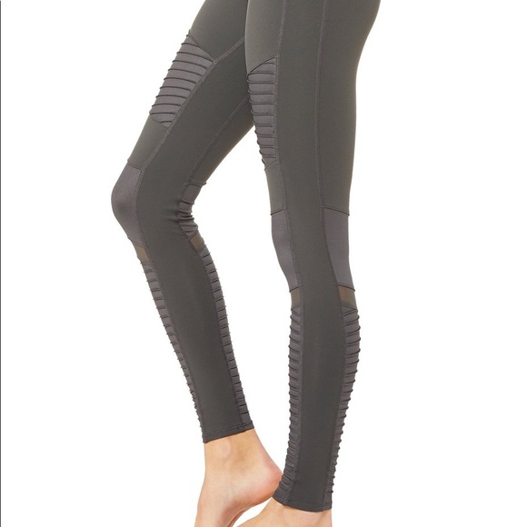 Grey Alo Yoga Low-Rise Moto Leggings - Picture 3 of 13